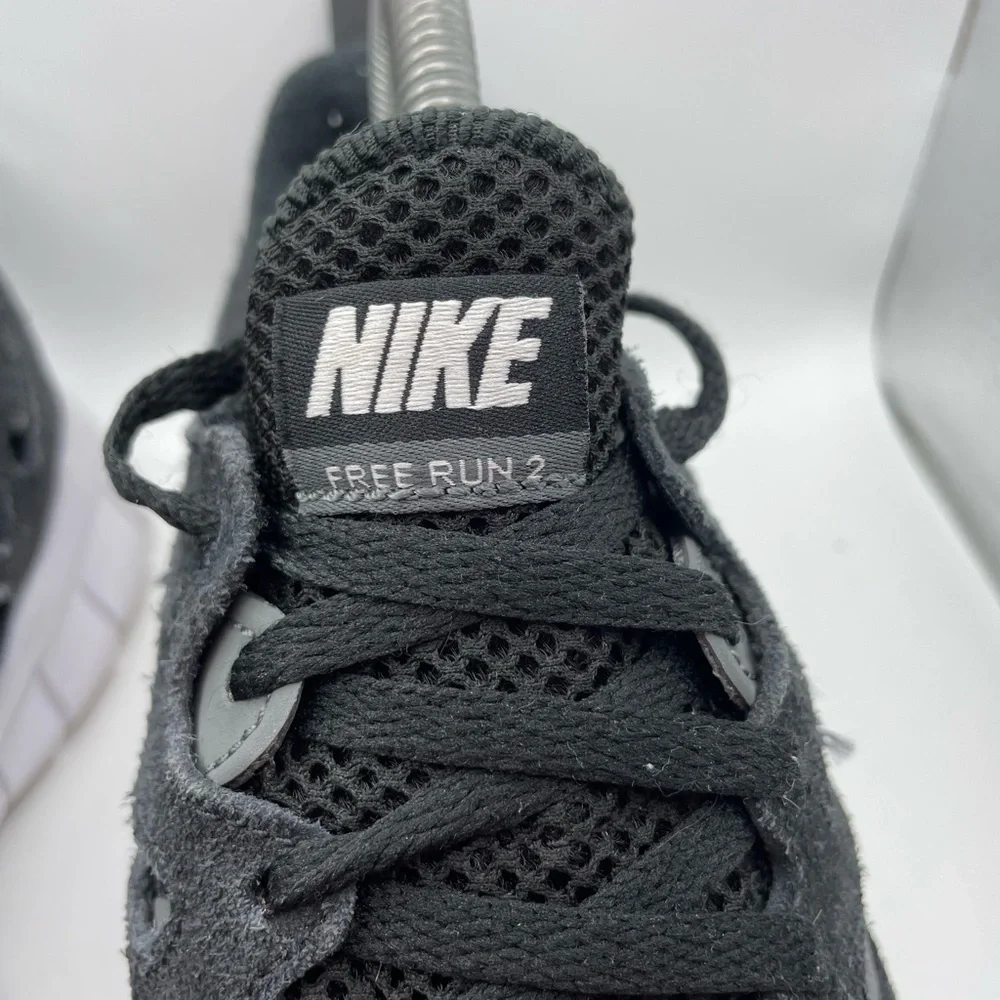 Nike Free Run 2 black sneakers men’s 7/ womens 8.5